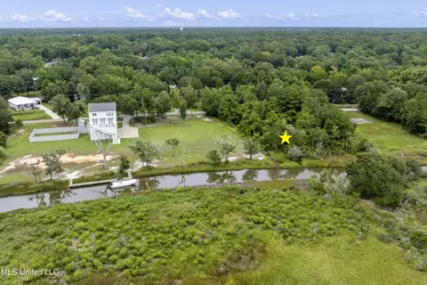 9413 Seacliff Blvd, Ocean Springs, MS 39564