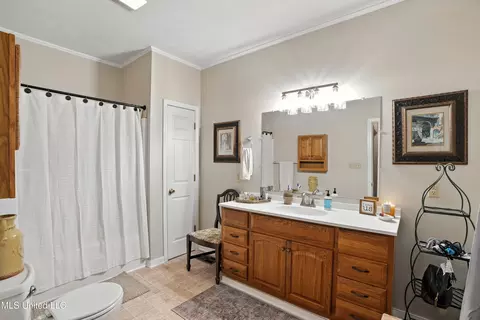 Bath - 2159 Oakdale Rd, Mccomb, MS 39648 photo 1 of 5
