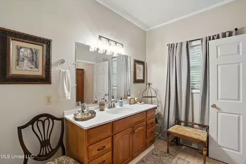 Bath - 2159 Oakdale Rd, Mccomb, MS 39648 photo 2 of 5