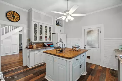 Kitchen - 2159 Oakdale Rd, Mccomb, MS 39648 photo 4 of 5