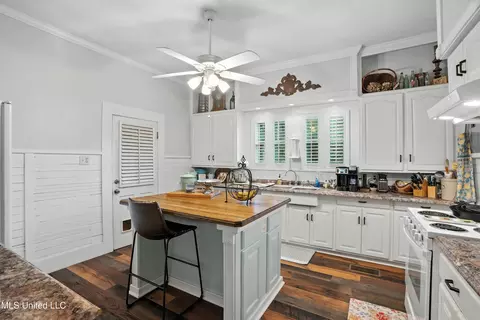 Kitchen - 2159 Oakdale Rd, Mccomb, MS 39648 photo 1 of 5