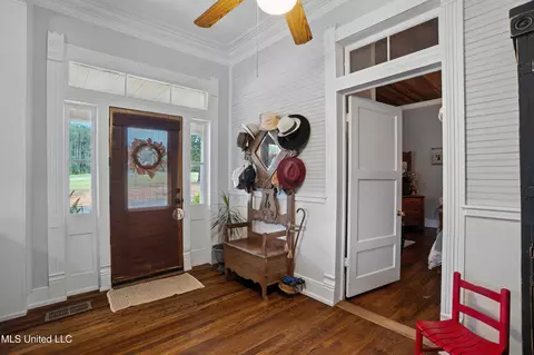Entry Way - 2159 Oakdale Rd, Mccomb, MS 39648 photo 1 of 5