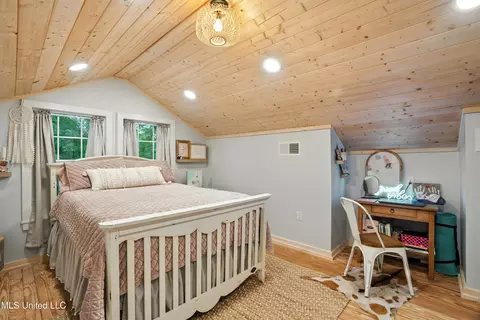 Bedroom - 2159 Oakdale Rd, Mccomb, MS 39648 photo 7 of 9