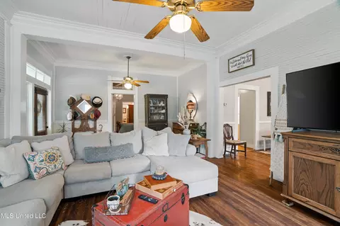 Living - 2159 Oakdale Rd, Mccomb, MS 39648 photo 2 of 2