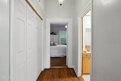 Entry Way - 2159 Oakdale Rd, Mccomb, MS 39648 photo 3 of 5