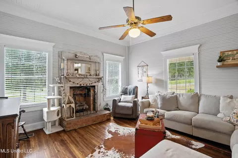 Living - 2159 Oakdale Rd, Mccomb, MS 39648 photo 1 of 2