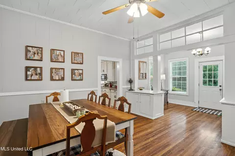 Dining - 2159 Oakdale Rd, Mccomb, MS 39648 photo 1 of 2