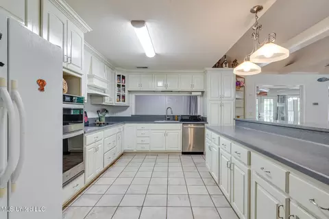Kitchen - 5344 Kahuna Cv, Hernando, MS 38632 photo 1 of 5