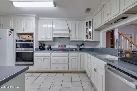 Kitchen - 5344 Kahuna Cv, Hernando, MS 38632 photo 3 of 5