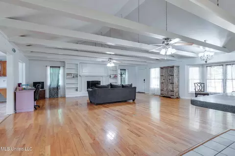Living - 5344 Kahuna Cv, Hernando, MS 38632 photo 1 of 9