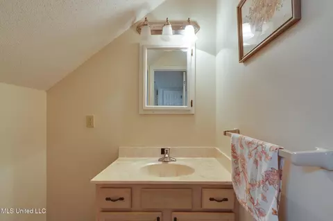 Bath - 5344 Kahuna Cv, Hernando, MS 38632 photo 7 of 7