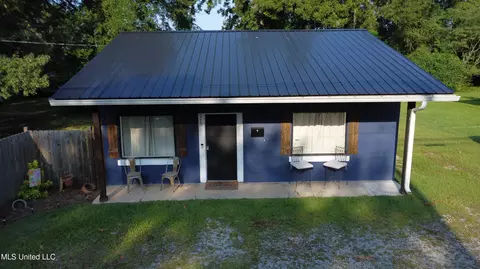 215 N Jackson Ave, Quitman, MS 39355
