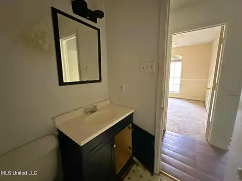 Bath - 611 Chelsea Dr, Jackson, MS 39212 photo 1 of 2