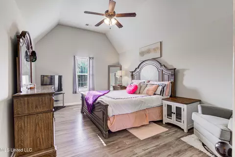 Bedroom - 9097 Gavin Dr, Olive Branch, MS 38654 photo 4 of 6