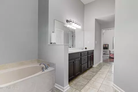 Entry Way - 9097 Gavin Dr, Olive Branch, MS 38654 photo 1 of 3