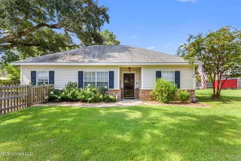 350 State St, Bay Saint Louis, MS 39520
