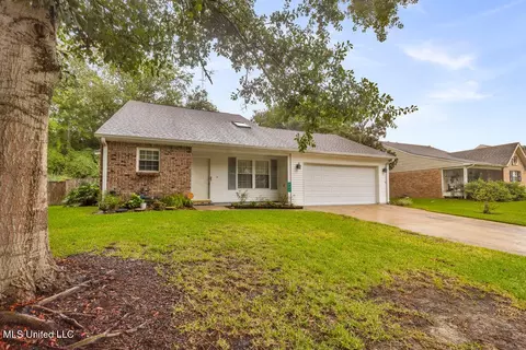 343 Lorraine Ave, Pass Christian, MS 39571