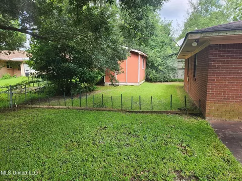 Exterior - 2285 Windsor Ct, Biloxi, MS 39532 photo 7 of 8
