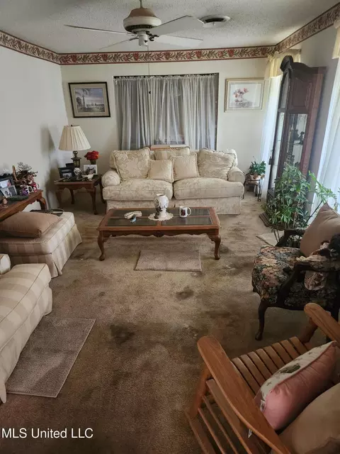 Living - 2285 Windsor Ct, Biloxi, MS 39532 photo 1 of 1