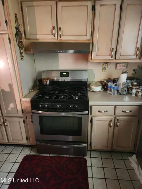 Kitchen - 2285 Windsor Ct, Biloxi, MS 39532 photo 1 of 1