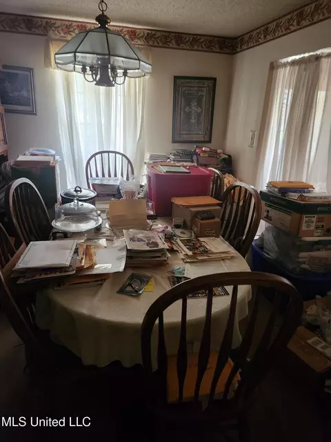 Dining - 2285 Windsor Ct, Biloxi, MS 39532 photo 1 of 1