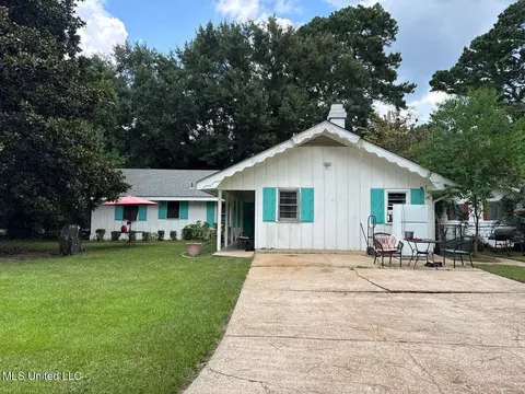 220 Southbrook Dr, Jackson, MS 39211