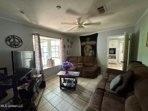 Living - 220 Southbrook Dr, Jackson, MS 39211 photo 3 of 3