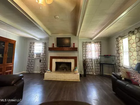 Living - 220 Southbrook Dr, Jackson, MS 39211 photo 1 of 3