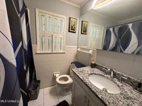 Bath - 220 Southbrook Dr, Jackson, MS 39211 photo 2 of 2