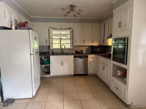 Kitchen - 220 Southbrook Dr, Jackson, MS 39211 photo 1 of 1