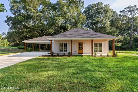 629 Shirley Sanford Rd, Seminary, MS 39479