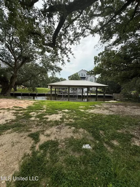 702 Martin St, Pascagoula, MS 39581