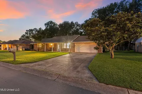 111 Janelle Dr, Gulfport, MS 39503