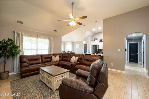 230 Magnolia Gardens Dr, Hernando, MS 38632 photo 7