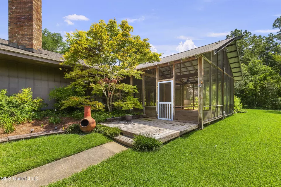 Exterior - 1618 Sunset Dr, Canton, MS 39046 photo 9 of 33