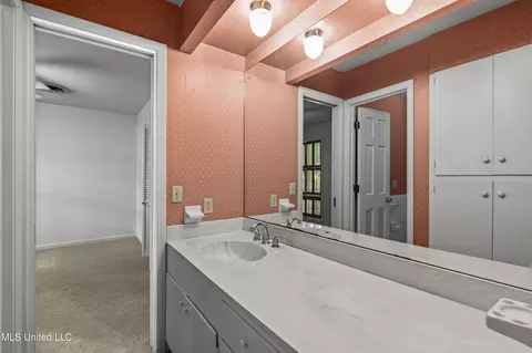 Bath - 1618 Sunset Dr, Canton, MS 39046 photo 6 of 8