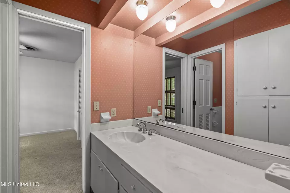 Bath - 1618 Sunset Dr, Canton, MS 39046 photo 6 of 8