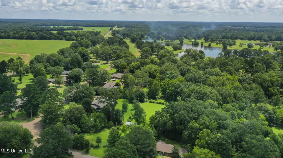 View/Area - 1618 Sunset Dr, Canton, MS 39046 photo 8 of 10
