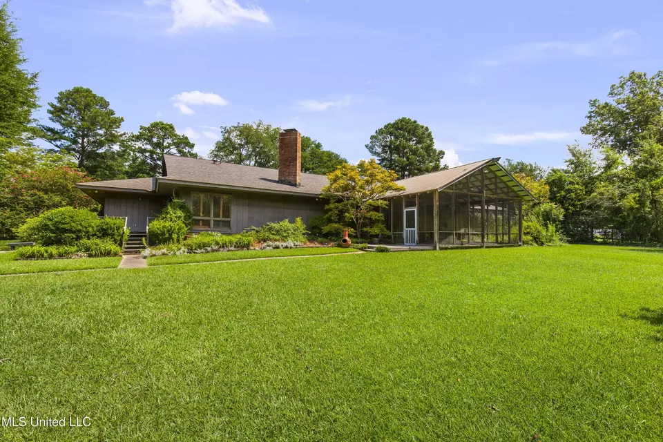 Exterior - 1618 Sunset Dr, Canton, MS 39046 photo 10 of 33