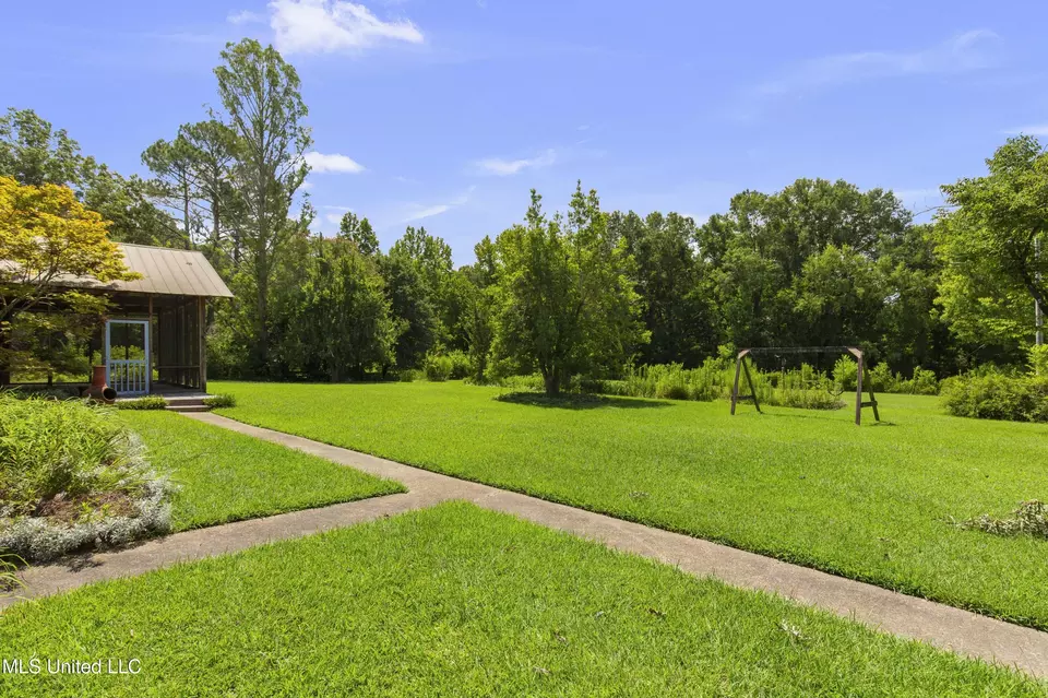 Exterior - 1618 Sunset Dr, Canton, MS 39046 photo 15 of 33