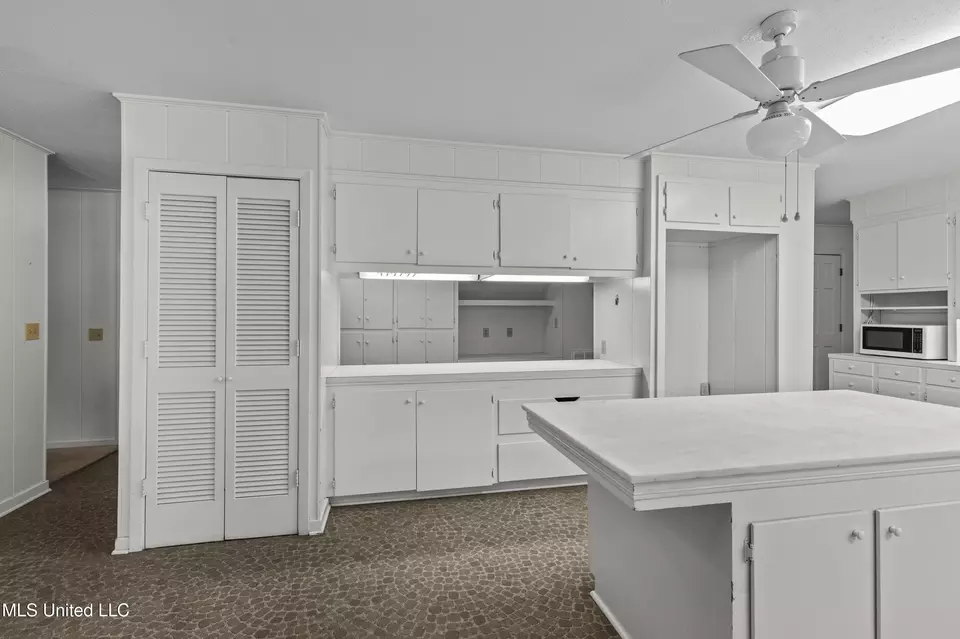 Kitchen - 1618 Sunset Dr, Canton, MS 39046 photo 7 of 8