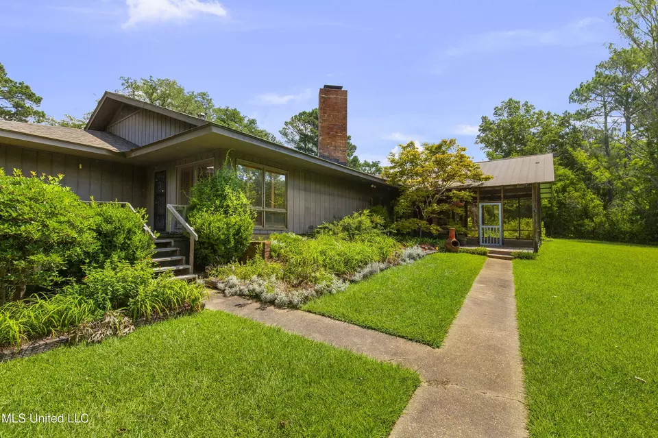 Exterior - 1618 Sunset Dr, Canton, MS 39046 photo 11 of 33