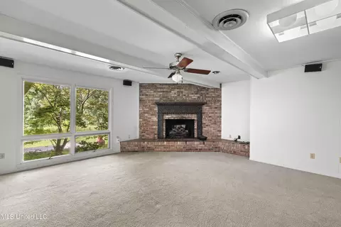 Living - 1618 Sunset Dr, Canton, MS 39046 photo 2 of 7