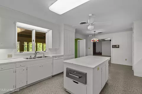 Kitchen - 1618 Sunset Dr, Canton, MS 39046 photo 4 of 8