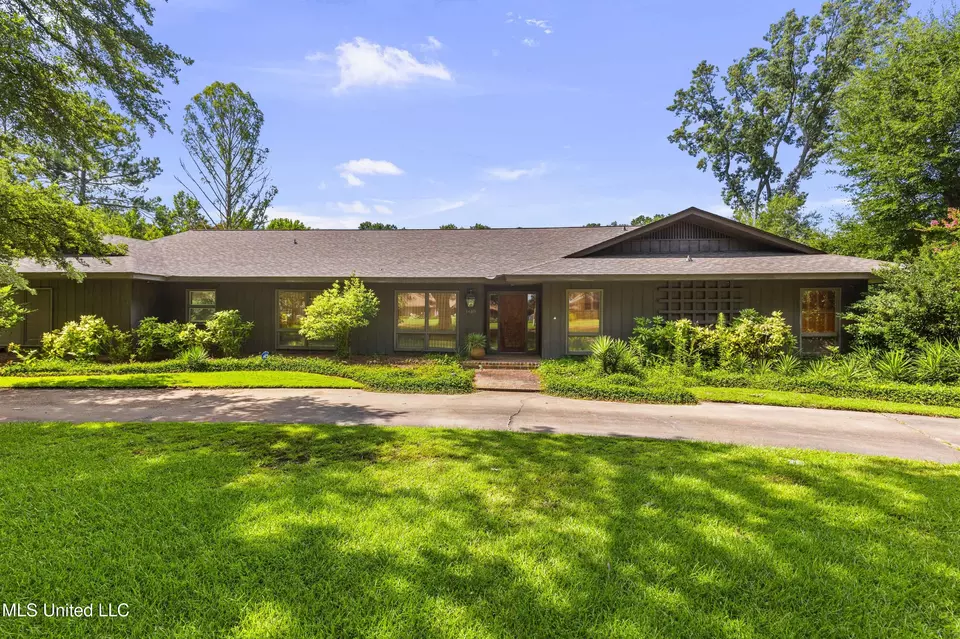 Exterior - 1618 Sunset Dr, Canton, MS 39046 photo 2 of 33