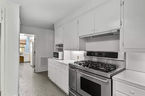 Kitchen - 1618 Sunset Dr, Canton, MS 39046 photo 6 of 8