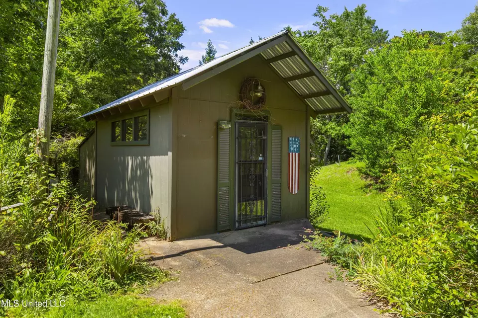 Exterior - 1618 Sunset Dr, Canton, MS 39046 photo 19 of 33