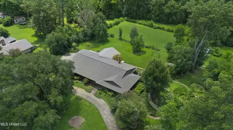 Exterior - 1618 Sunset Dr, Canton, MS 39046 photo 32 of 33