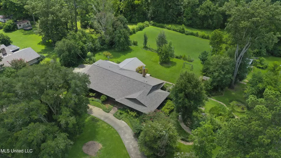 Exterior - 1618 Sunset Dr, Canton, MS 39046 photo 32 of 33