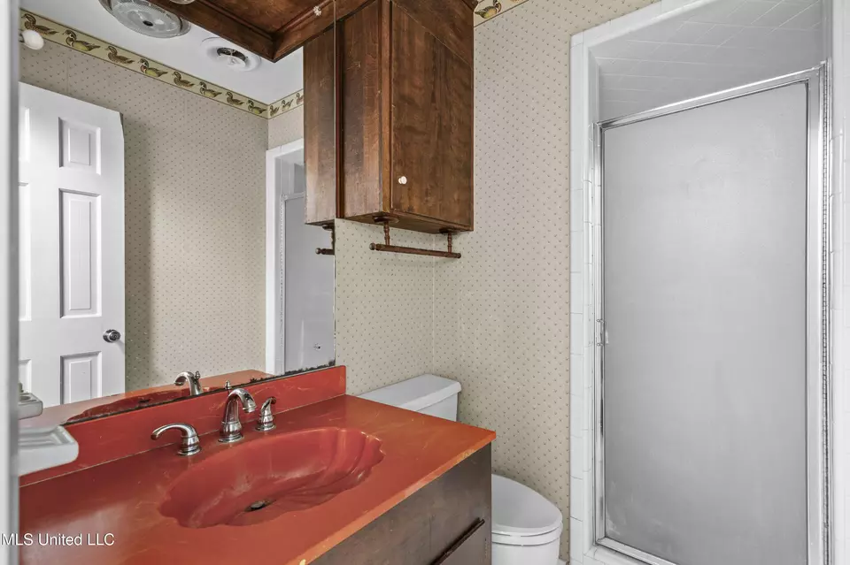 Bath - 1618 Sunset Dr, Canton, MS 39046 photo 8 of 8